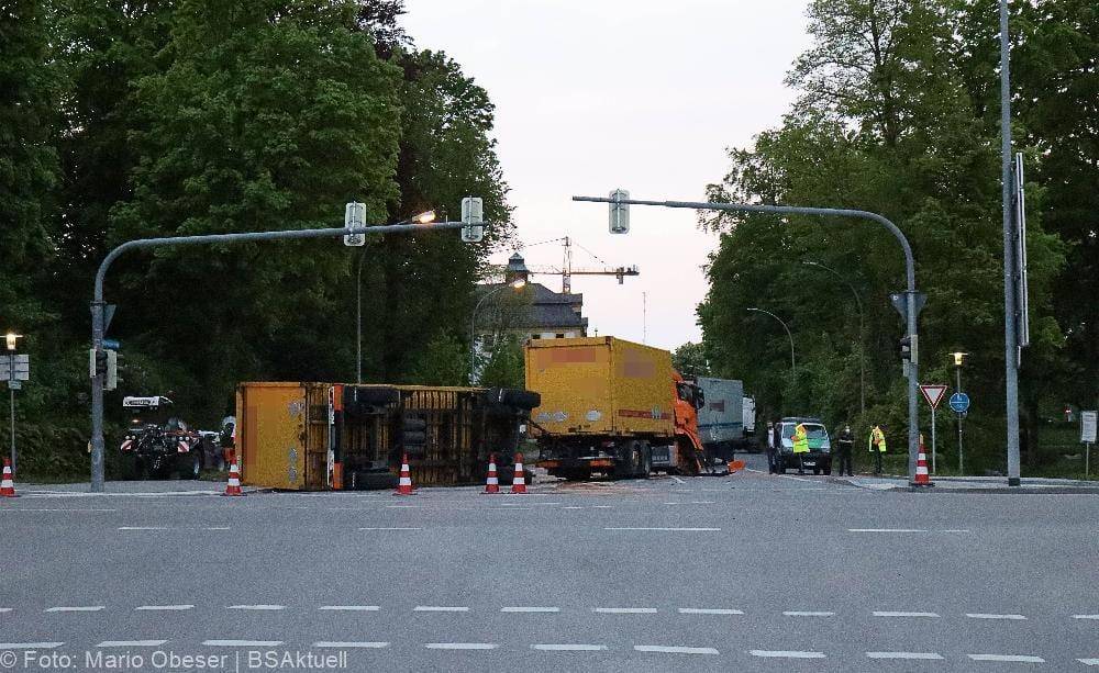 Unfall Lkw kollidieren Dillingen