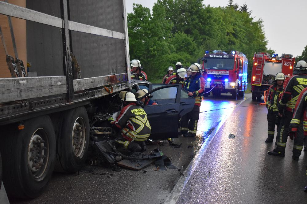 Unfall Türkheim Pkw Lkw 16052022