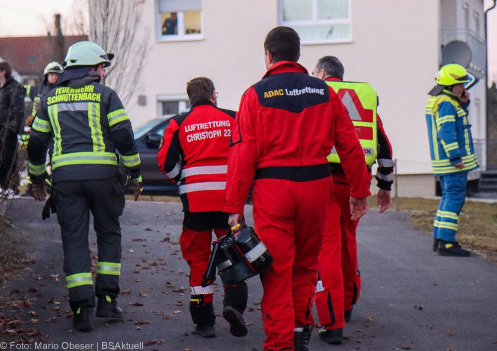Am späten Mittwochnachmittag, den 5. März 2025, wurde der Rettungsdienst in die Donaustraße in Offingen alarmiert, nachdem eine Person kollabiert war. Vor Ort stellten die Einsatzkräfte Gasgeruch fest. Messgeräte schlugen an, woraufhin umgehend Großalarm ausgelöst wurde.