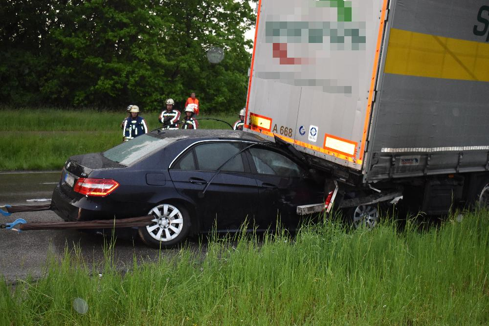 Unfall Türkheim Pkw Lkw 16052022