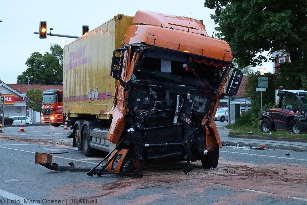 Unfall Lkw kollidieren Dillingen