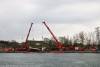 Lkw kippt in See Gundelfingen 04052021 27