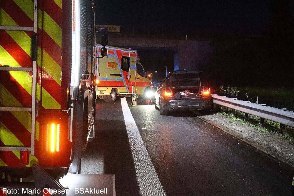Pkw prallt auf der A8 bei Riedheim gegen die Leitplanke
