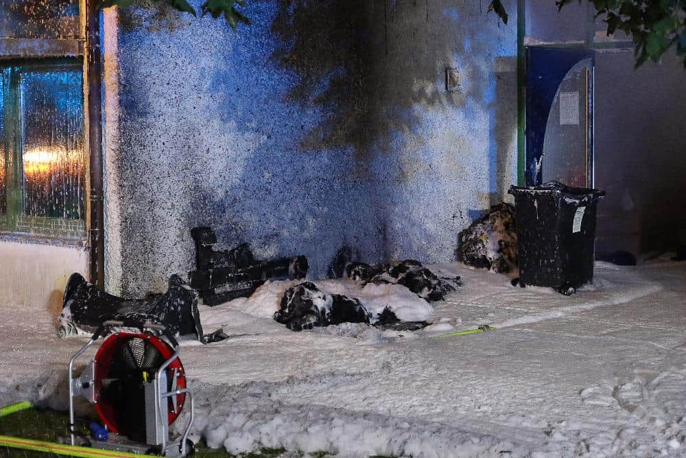 In Günzburg war es in den frühen Samstagmorgenstunden zu einem Brand gekommen, bei dem ein Kindergarten stark beschädigt wurde.