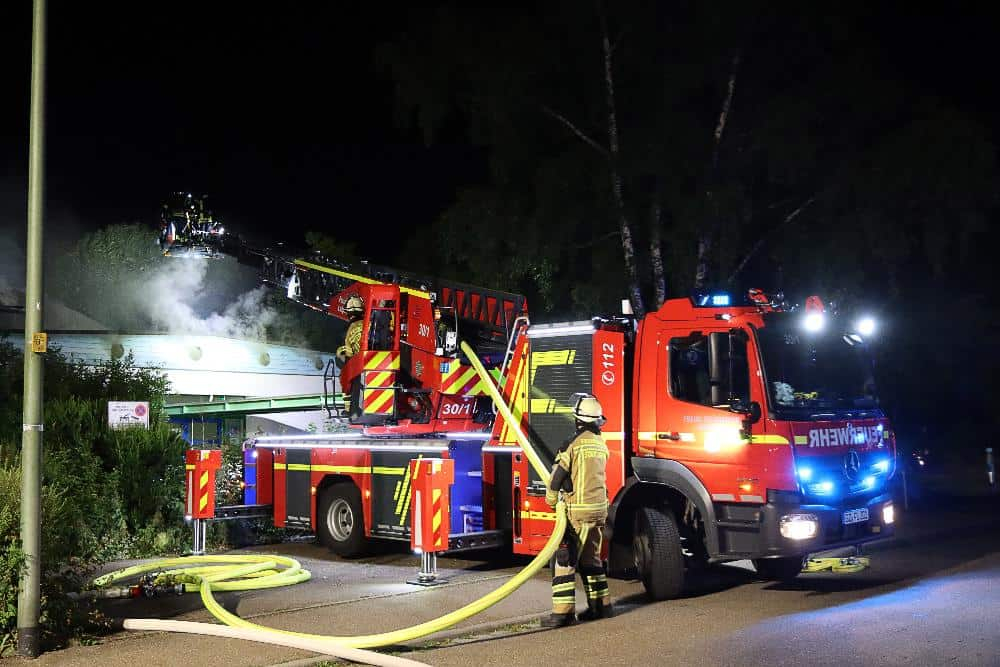 In Günzburg war es in den frühen Samstagmorgenstunden zu einem Brand gekommen, bei dem ein Kindergarten stark beschädigt wurde.