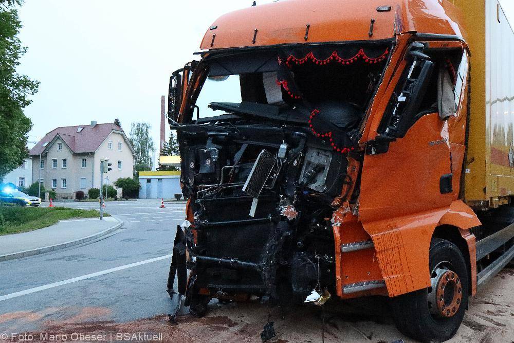 Unfall Lkw kollidieren Dillingen