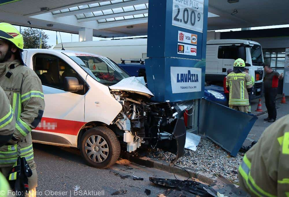 Unfall Ichenhausen Tankstelle