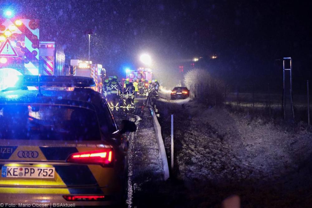 m Donnerstagabend, den 02.01.2025, ereignete sich gegen 19:40 Uhr auf der A8 zwischen den Anschlussstellen Günzburg und Burgau ein Verkehrsunfall unter winterlichen Bedingungen.