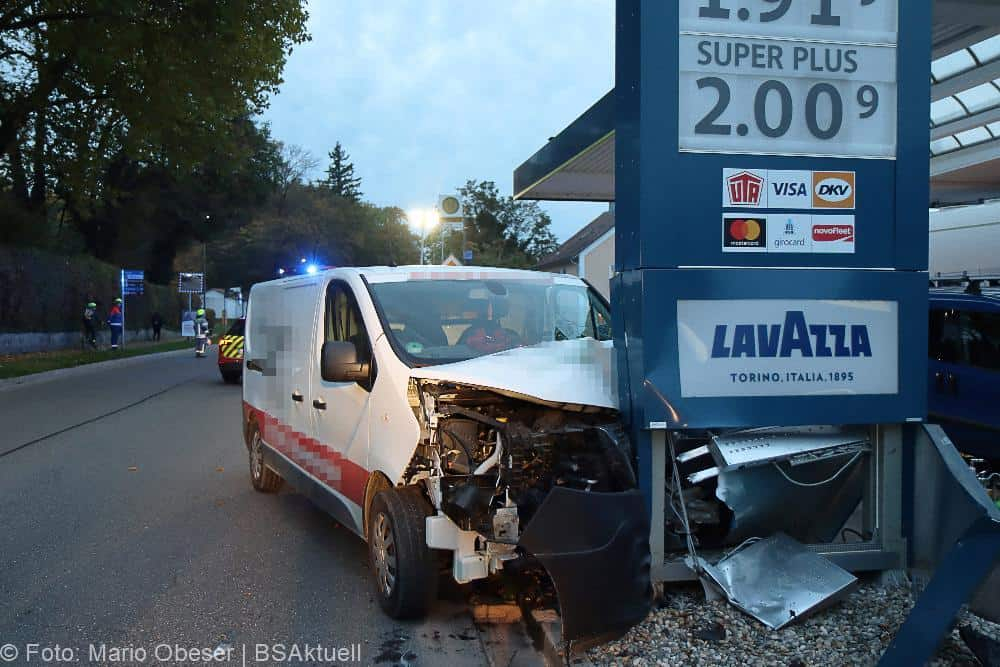 Unfall Ichenhausen Tankstelle