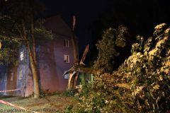 Neu-Ulm Baum Blitzschlag gegen Gebaaude 21072022 7