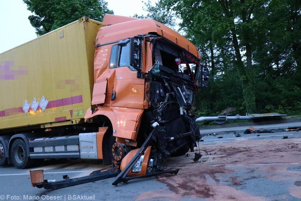 Unfall Lkw kollidieren Dillingen