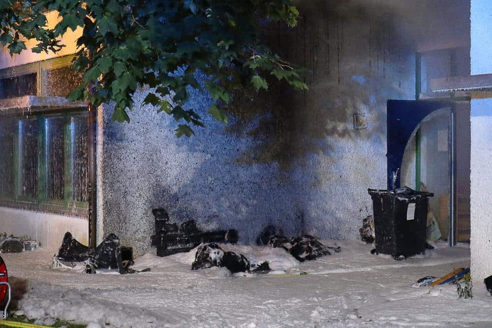 In Günzburg war es in den frühen Samstagmorgenstunden zu einem Brand gekommen, bei dem ein Kindergarten stark beschädigt wurde.