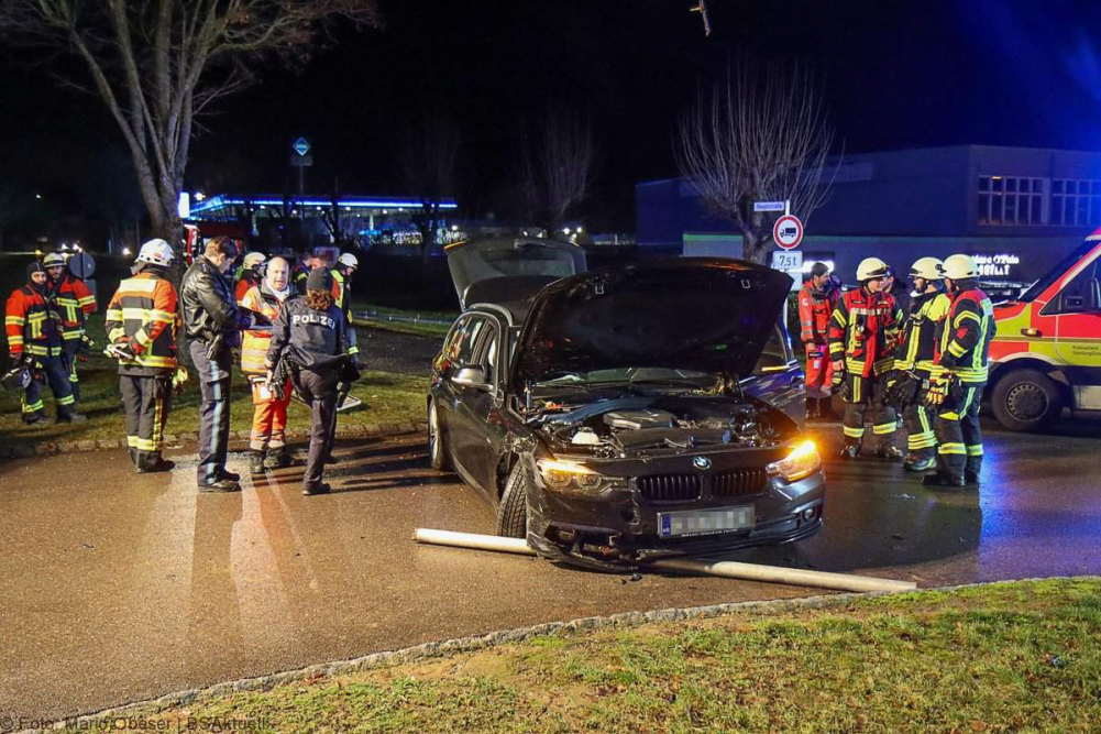 Ein ungewöhnlicher Verkehrsunfall ereignete sich am Samstagabend, den 7. Dezember 2024, in Jettingen-Scheppach.
