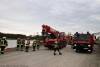 Lkw kippt in See Gundelfingen 04052021 12