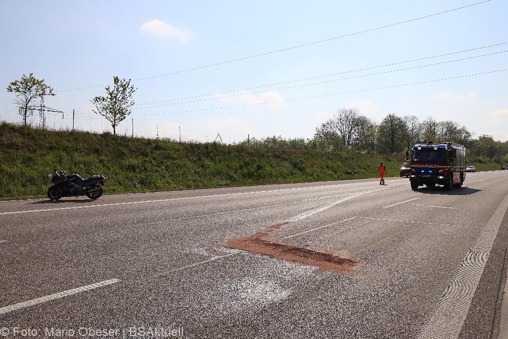 Unfall A8 Motorrad Transporter 09052022
