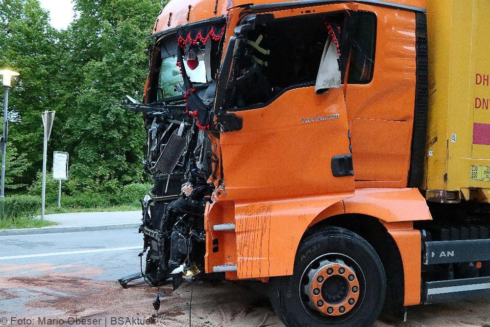 Unfall Lkw kollidieren Dillingen
