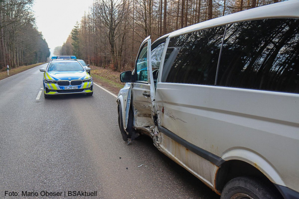 Am Samstagnachmittag, den 08. Februar 2025, ereignete sich auf der Kreisstraße GZ25 zwischen Dinkelscherben und Burtenbach ein Verkehrsunfall mit drei verletzten Personen.