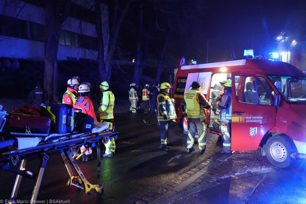 Einsatzkräfte wurden am frühen Sonntagmorgen, gegen 01.47 Uhr, zu einem Busdepot im Bereich des Bahnhofes in Günzburg zu einer starken Rauchentwicklung alarmiert.