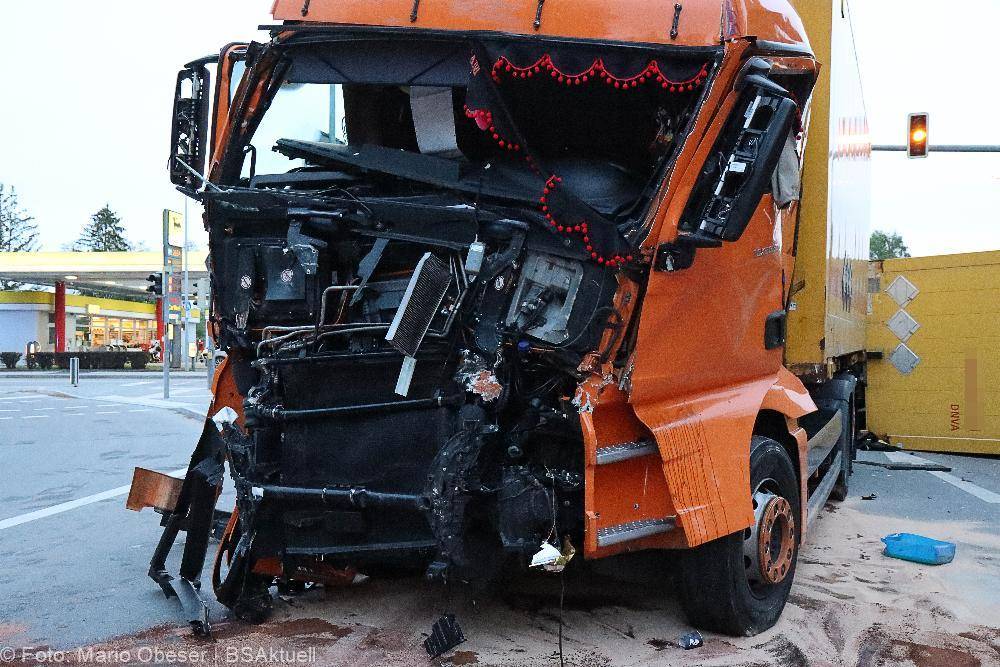 Unfall Lkw kollidieren Dillingen