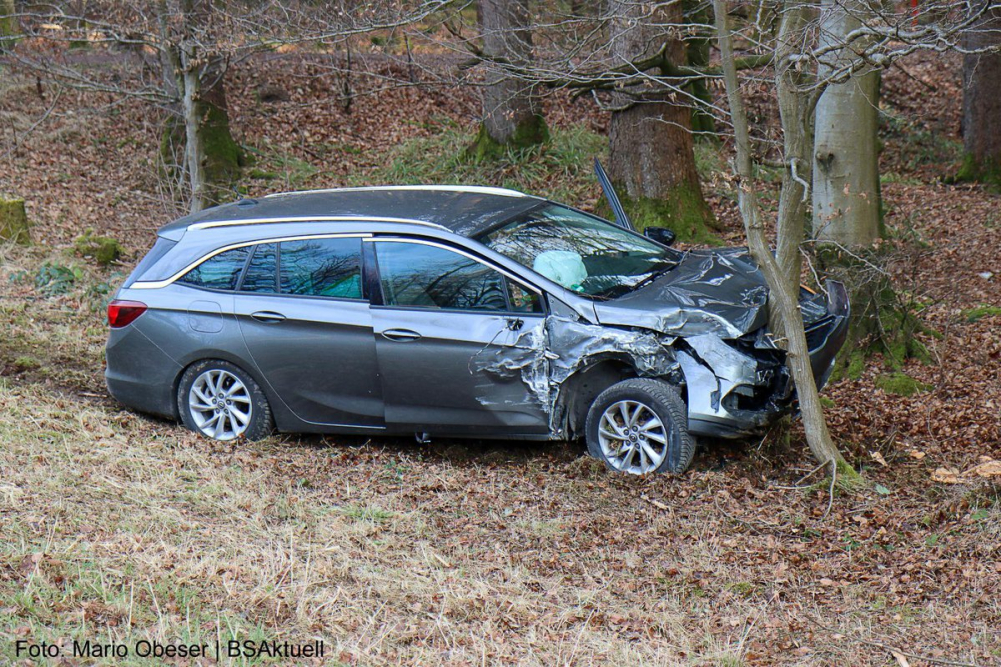 Am Samstagnachmittag, den 08. Februar 2025, ereignete sich auf der Kreisstraße GZ25 zwischen Dinkelscherben und Burtenbach ein Verkehrsunfall mit drei verletzten Personen.
