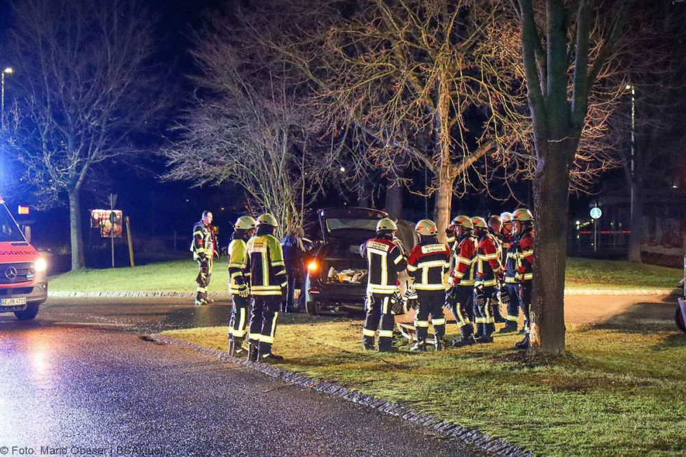Ein ungewöhnlicher Verkehrsunfall ereignete sich am Samstagabend, den 7. Dezember 2024, in Jettingen-Scheppach.