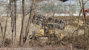Günzburg - Lkw kippt Baustelle Bahnbrücke 21032022 14